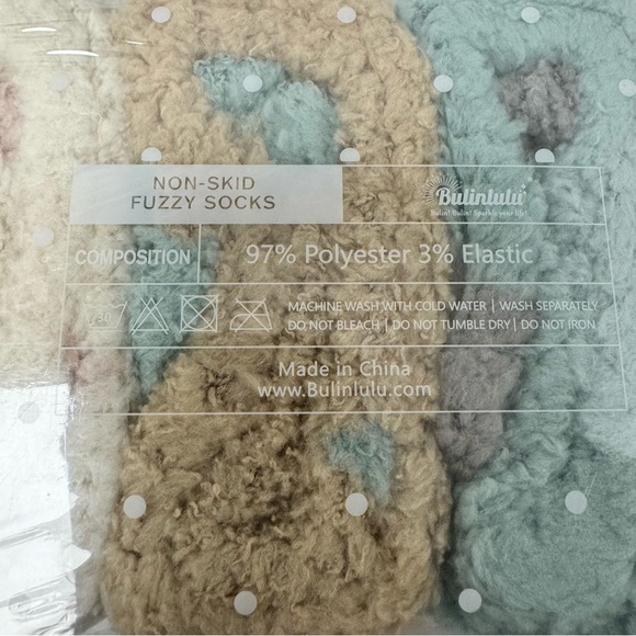 Bulinlulu NEW - 5 pack Non Skid Fuzzy Socks - Picture 4 of 8